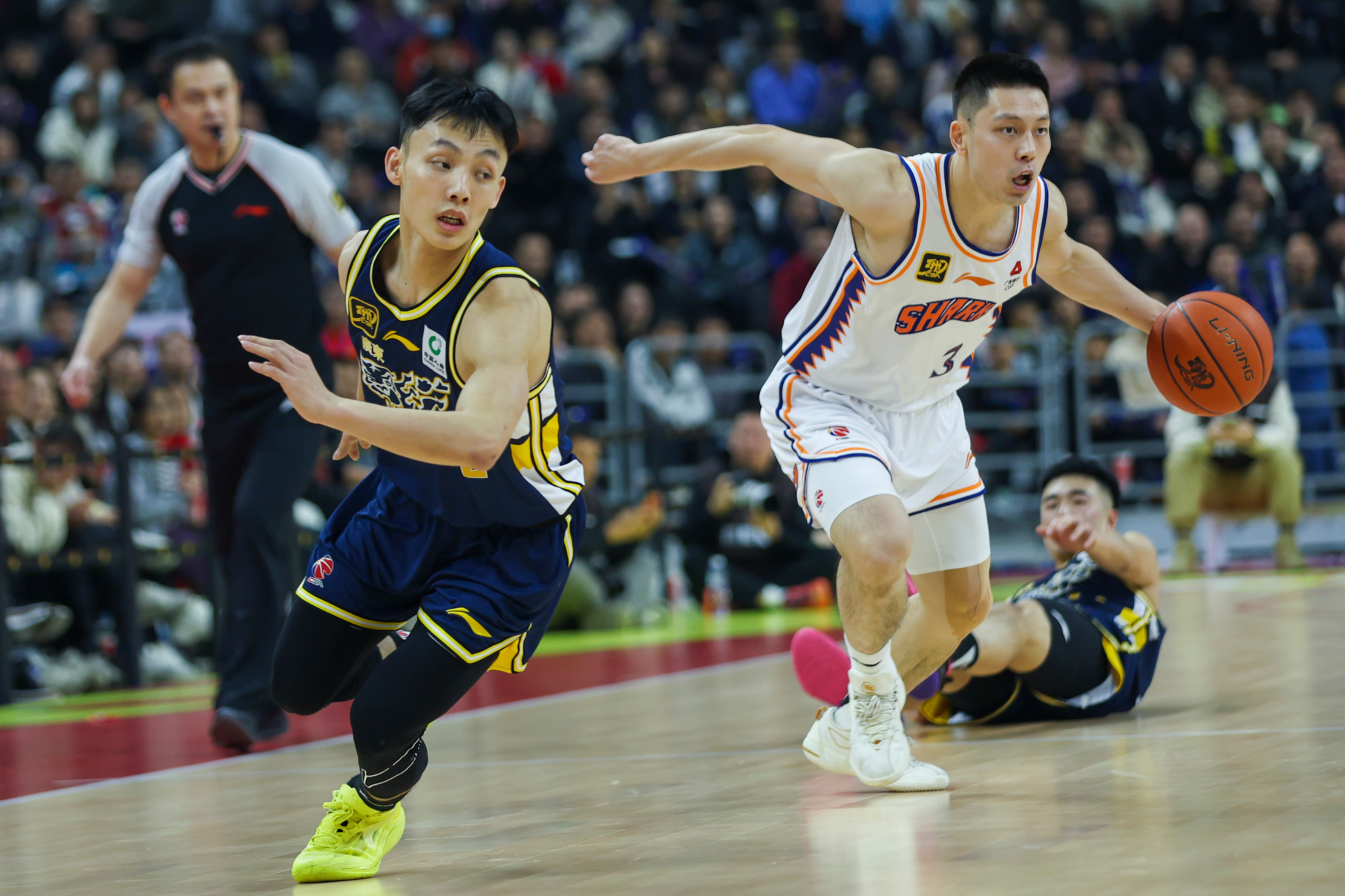 篮协重罚新疆男篮群殴事件 篮协重罚新疆男篮群殴事件