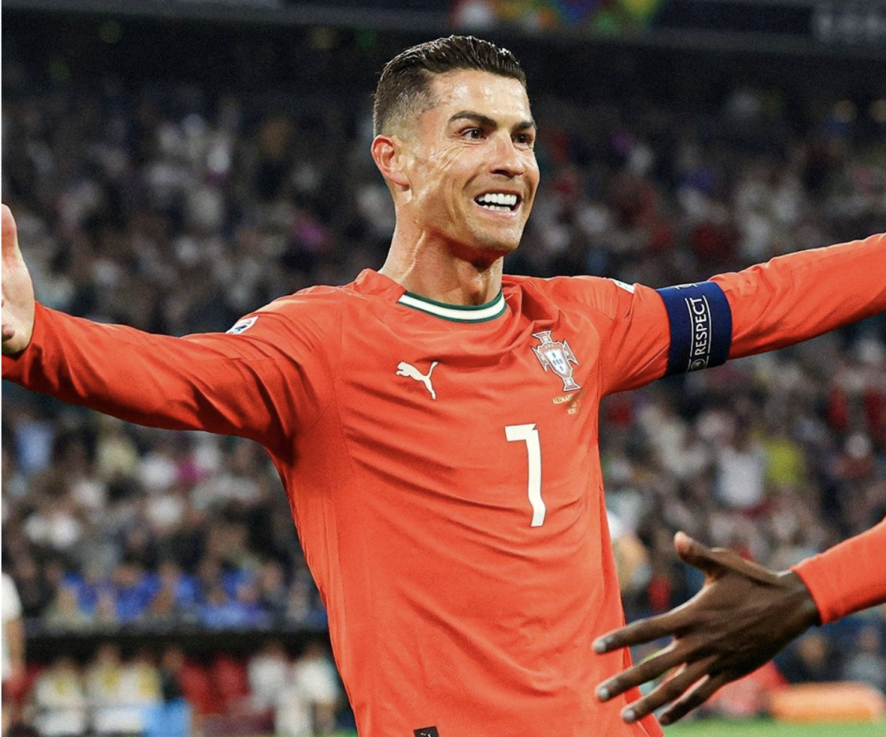 南宫28-C罗回归赛场，战术调整首场状态亮眼，德国队观众沸腾！的简单介绍