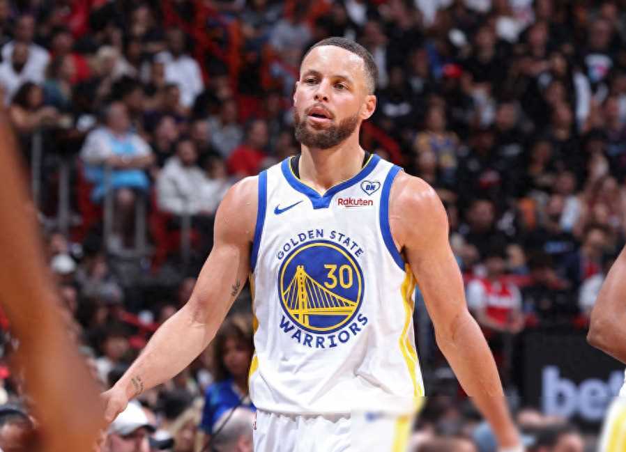 库里关键节点高光表现，法国队带队取胜！的简单介绍